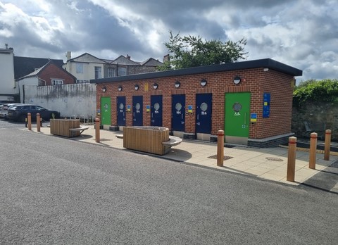 Lace Walk public toilets